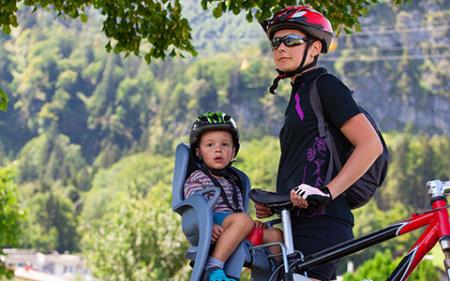 Otrok na kolesu foto _480x300px